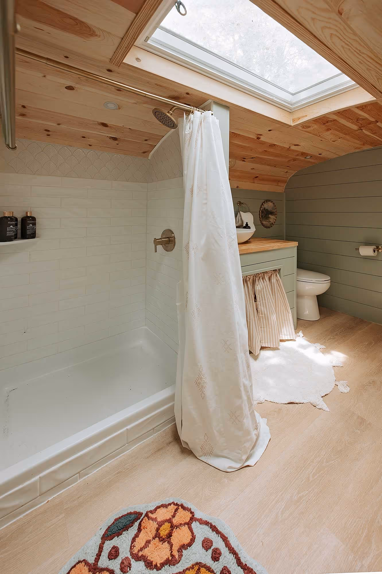 684b266ce33bb38730de1c39 skoolie snuggle bus tennessee glamping 27